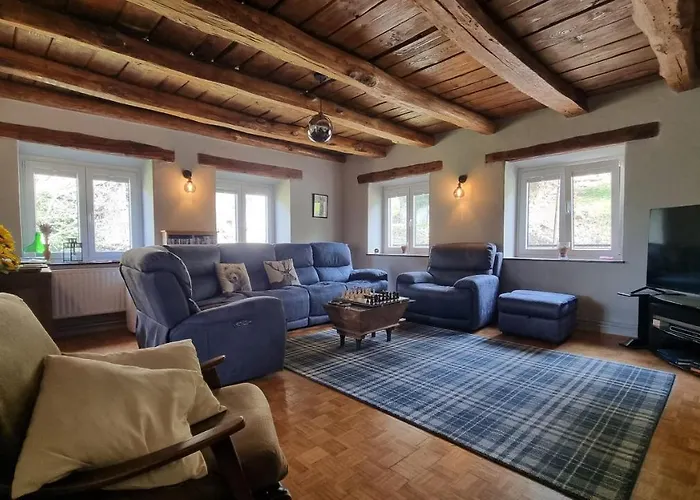 Hisa Brdo 3* تولمين