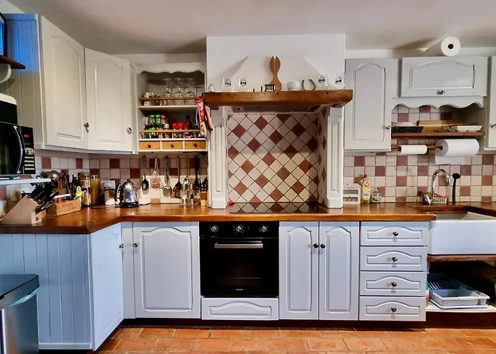 Hisa Brdo 3* تولمين