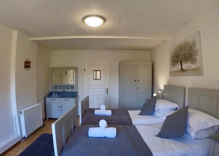 Hisa Brdo بيت ضيافة 3*