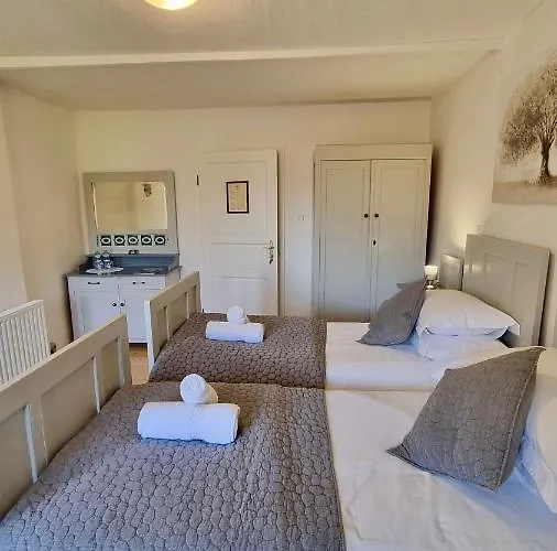 Hisa Brdo بيت ضيافة 3*